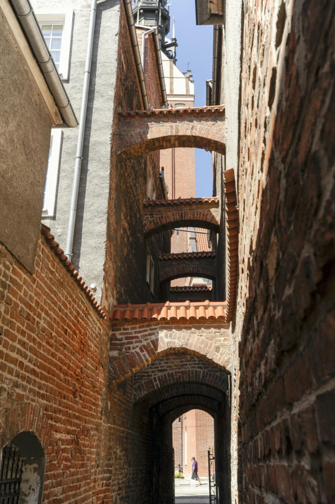 Najpiękniejsza uliczka w woj. warmińsko-mazurskim. Otwiera się tylko na kilka godzin