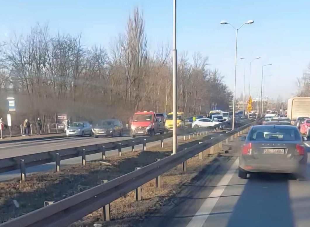 Zderzenie czterech samochodów na DK86 w Katowicach