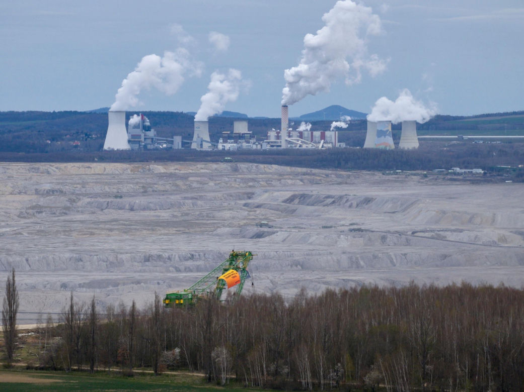 Greenpeace protestuje w kopalni Turów. Aktywiści okupują jedną z maszyn