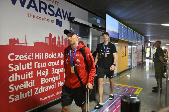 Złoci siatkarze po perypetiach wrócili do Polski