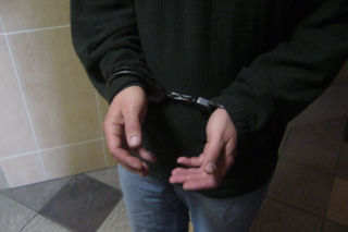 Stracił panowanie nad samochodem i wjechał na pole. Ze złości wyładował się na policjantach