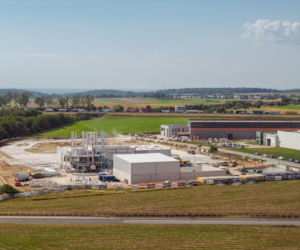 Nowa fabryka za 100 mln zł powstaje pod Opolem. Jej 63-metrowa wieża zdominuje krajobraz