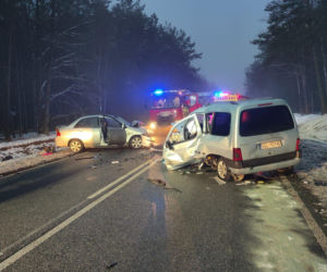Śmiertelny wypadek na DK74. Jedna osoba nie żyje, druga w szpitalu