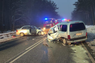 Śmiertelny wypadek na DK74. Jedna osoba nie żyje, druga w szpitalu