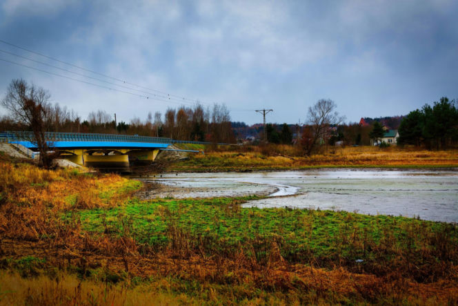 Rekordowo niski poziom wody w zalewie Brodzkim. Remont tamy i jazu Staszica w Brodach
