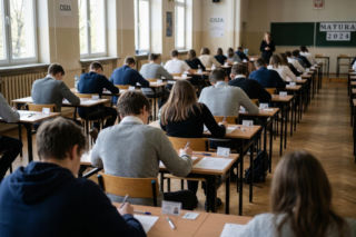 Matura 2026 z polskiego: Sprawdź, jakie lektury pojawiały się w ostatnich latach. To musi widzieć każdy maturzysta!