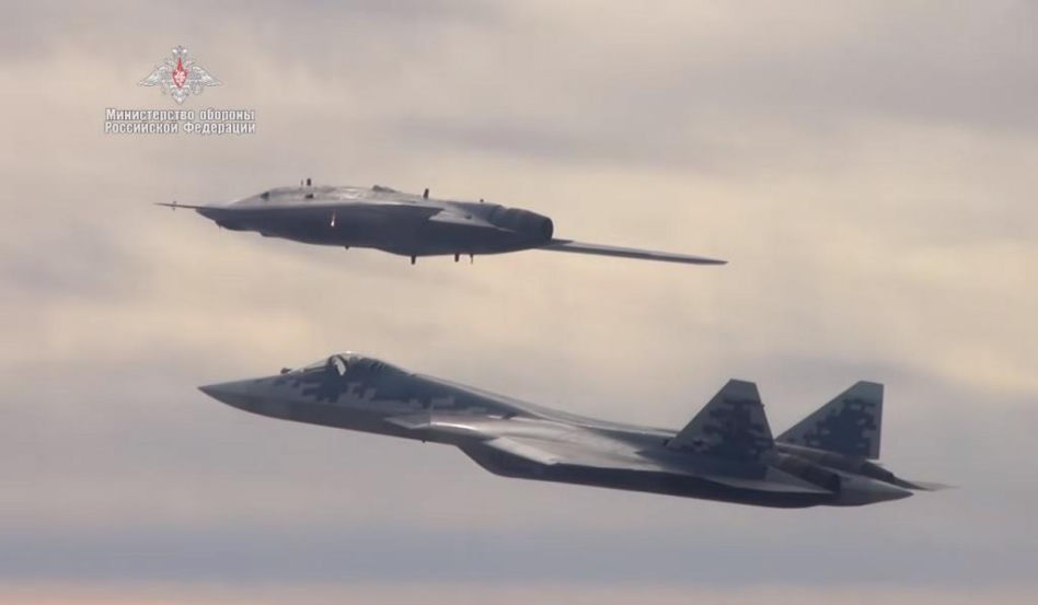 Rosja pokazała dwumiejscowego Su-57. Czy to gra o miliardy z Indiami?