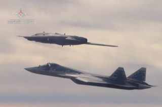 Rosja pokazała dwumiejscowego Su-57. Czy to gra o miliardy z Indiami?