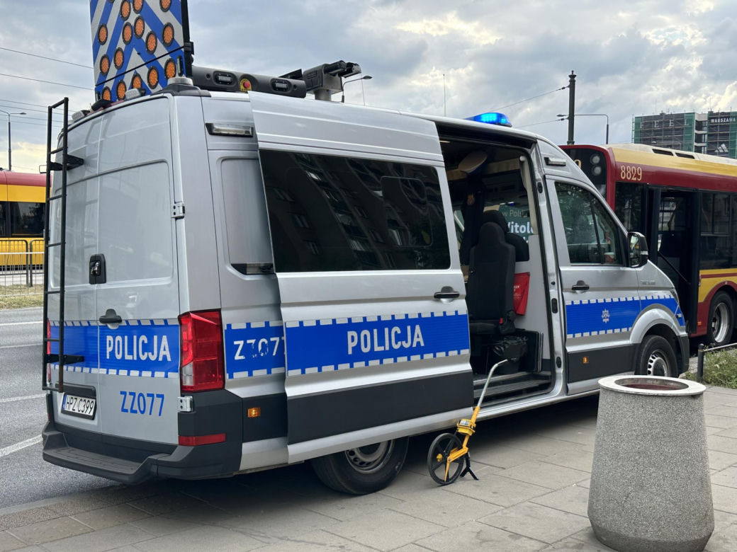 4-latek ciągnięty przez autobus miejski! Drzwi pojazdu przycięły nóżkę dziecku