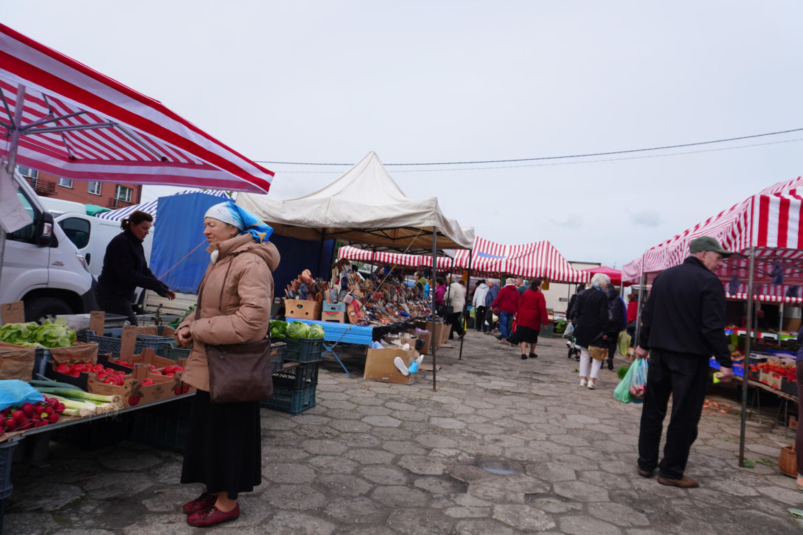 Ceny warzyw i owoców na targowisku w Skarżysku