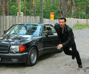 Mercedes 500 SEC w filmie Świadek Koronny