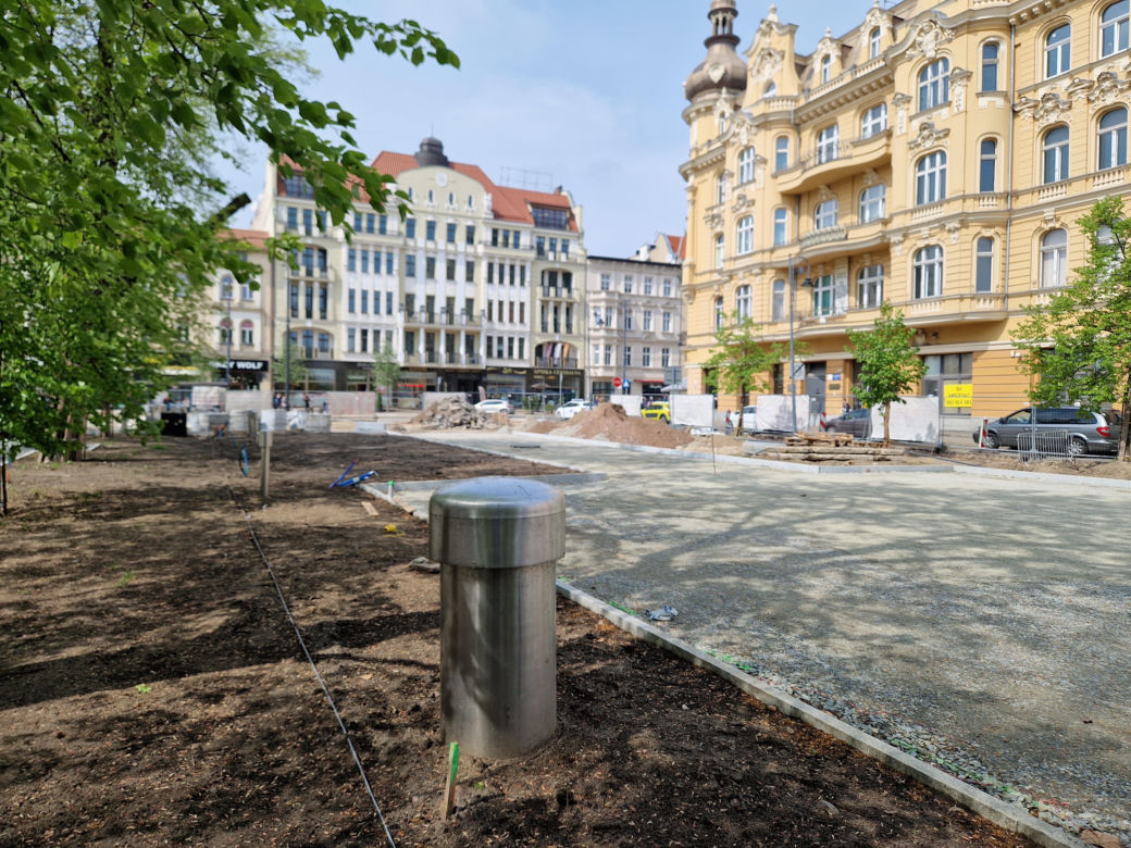 Tak teraz wygląda plac Wolności w Bydgoszczy. Powrót kwiaciarek ponownie opóźniony