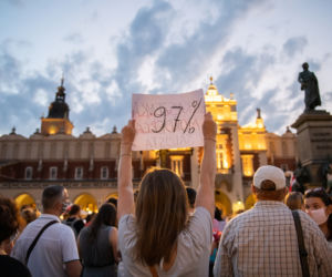Manifestacja Białorusinów na rynku w Krakowie. Precz z Łukaszenką!
