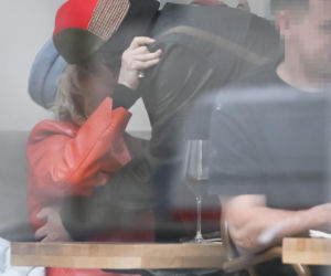 Katarzyna Figura przytula Maćka Musiałowskiego