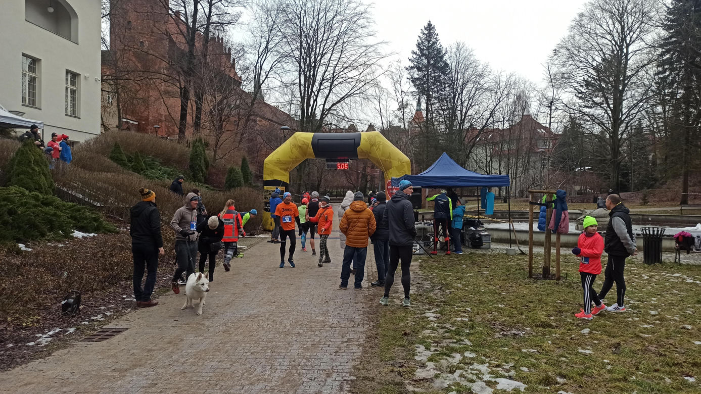 WOŚP w Olsztynie. W Galerii Warmińskiej odbyły się koncerty, pokazy wokalne i inscenizacje walk [ZDJĘCIA]