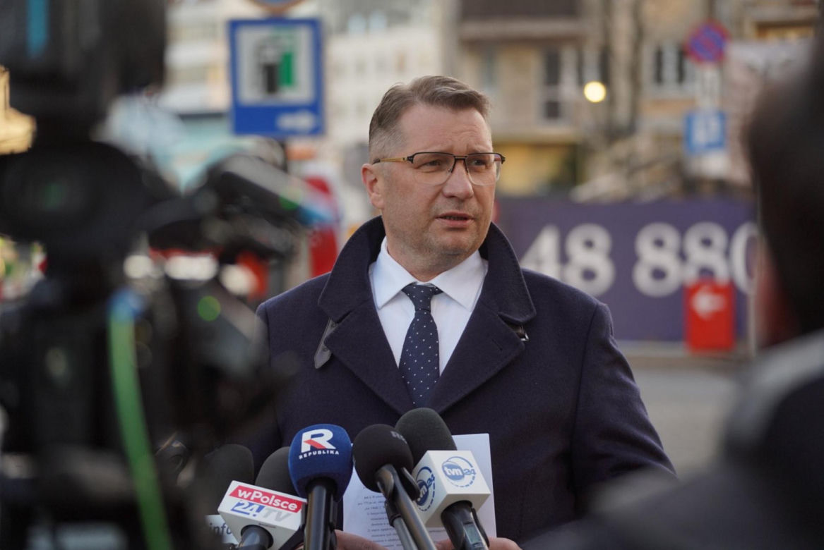 Przemysław Czarnek na stacji Orlen