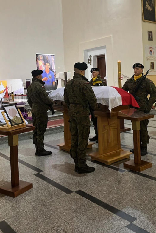Terespol. Pogrzeb tragicznie zmarłego żołnierza. 28-letniego Mateusza żegnają rodzina i przyjaciele