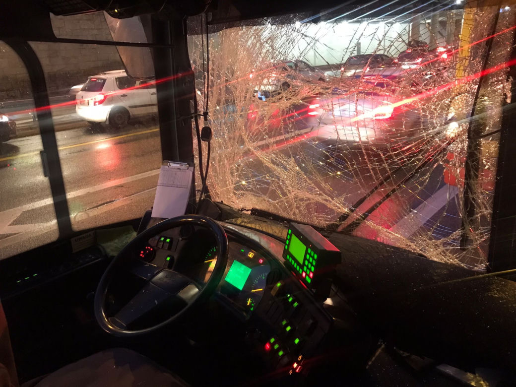 Zderzenie dwóch autobusów na Trasie Łazienkowskiej 
