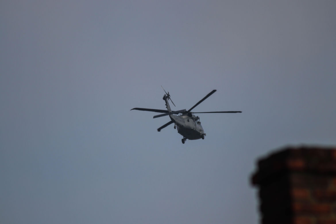Śmigłowiec Black Hawk nad Krakowem i dziesiątki radiowozów na ulicach. Co się stało?