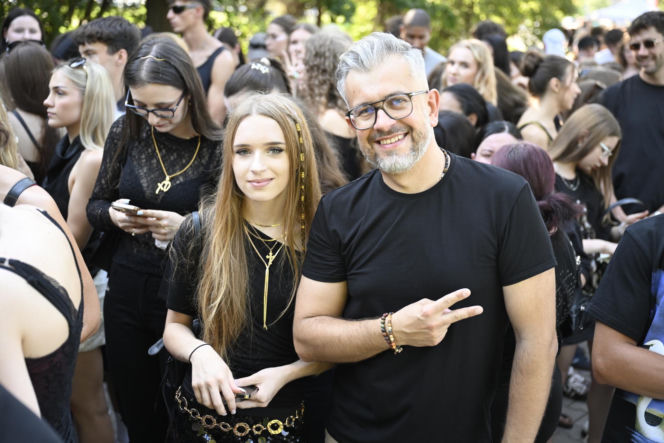 Fani w upale czekają na koncert The Weeknd. Tłumy w Warszawie
