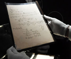 Stuletni rękopis Alberta Einsteina sprzedany za zawrotną sumę. 11,6 mln euro za teorię względności!