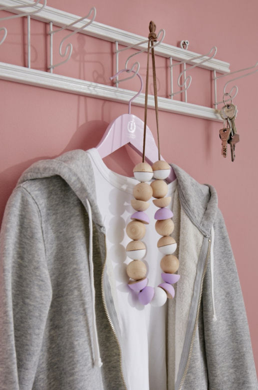 DIY z resztek drewna: naszyjnik