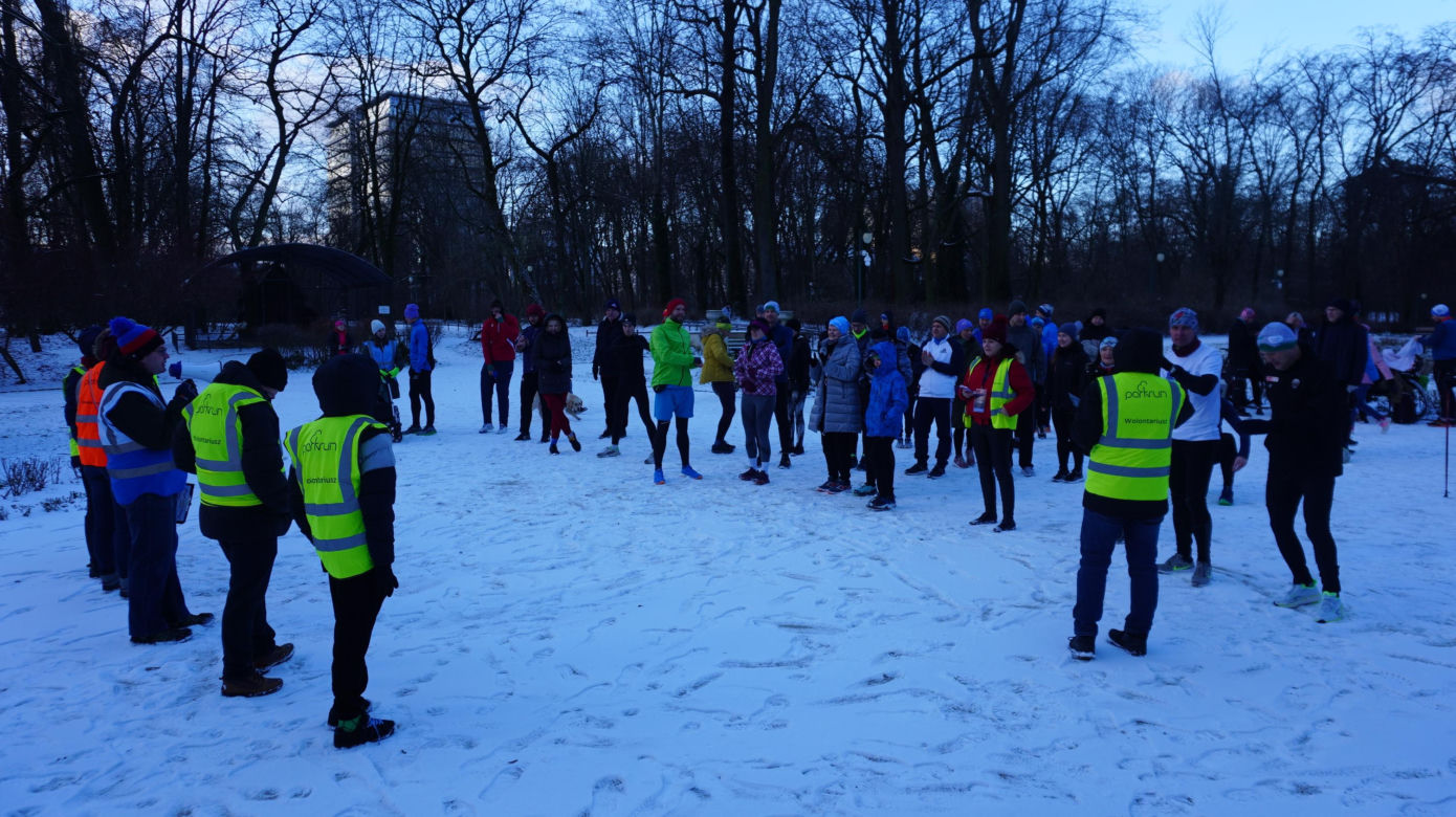 Parkrun w stolicy woj. lubelskiego. Pierwsza sobota 2025 roku na sportowo w Ogrodzie Saskim w Lublinie. Zdjęcia