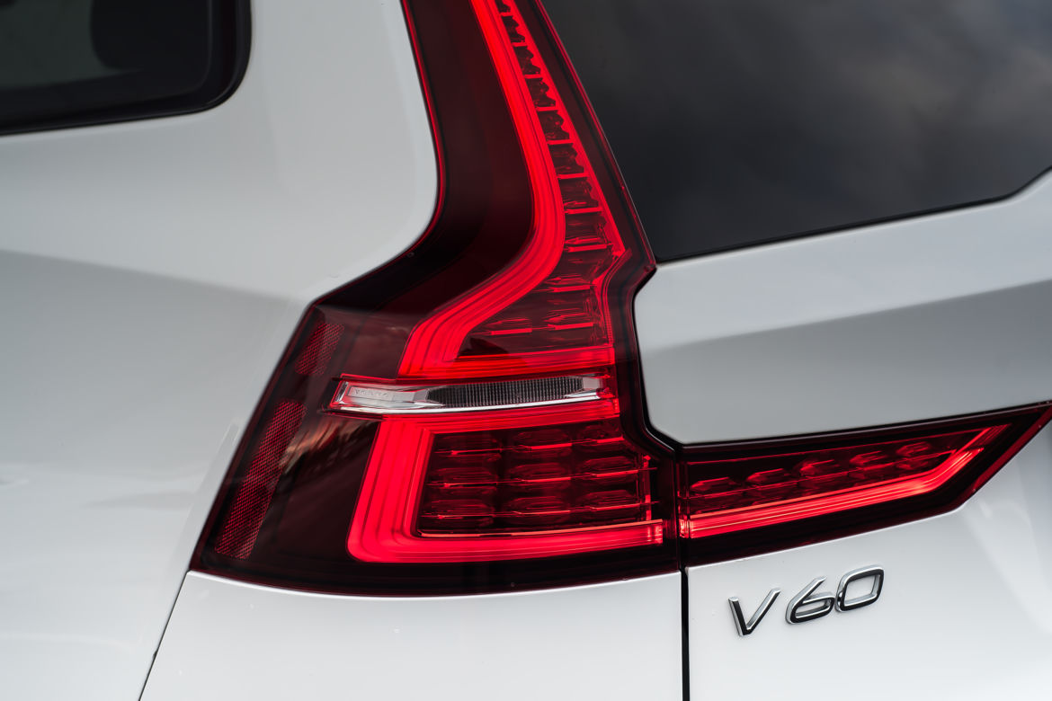Volvo V60 T8 Twin Engine AWD R-Design AT8
