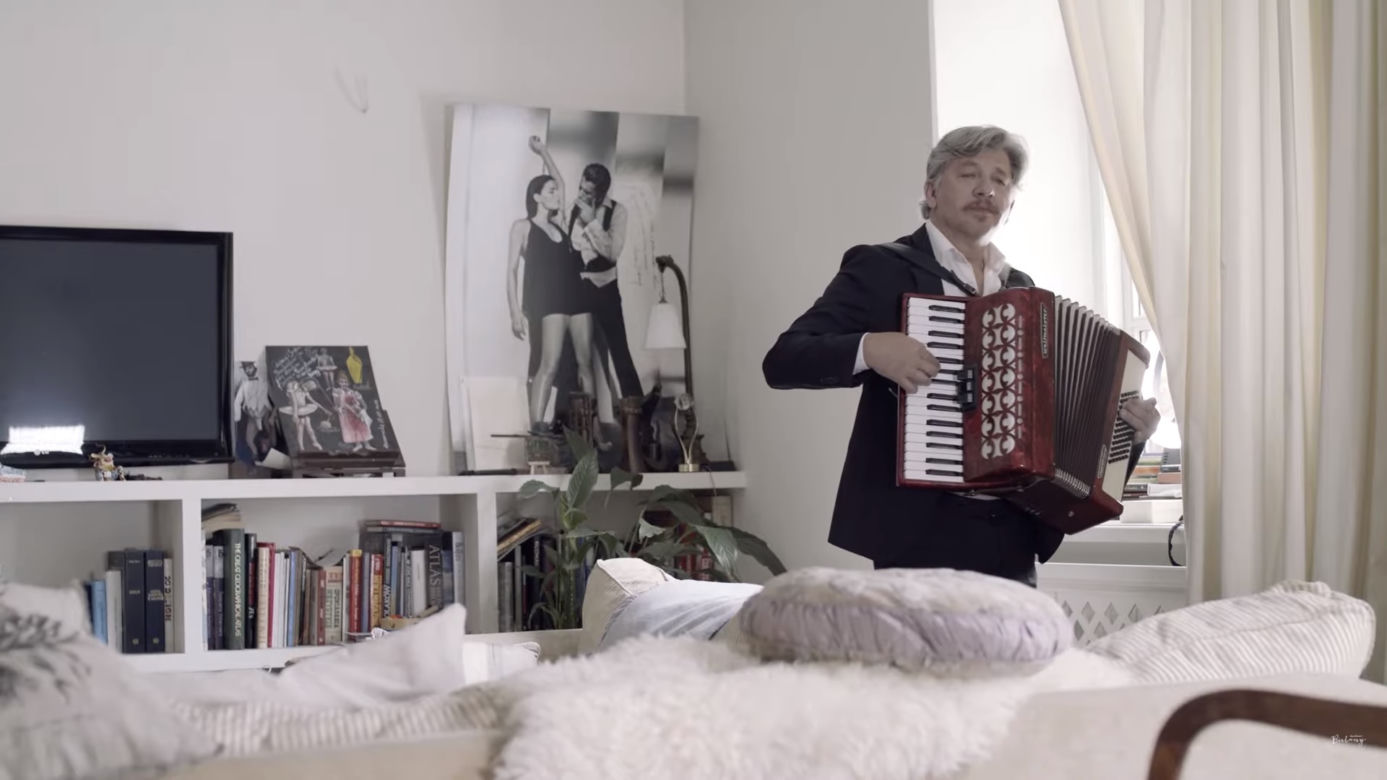Natasza Urbańska i Janusz Józefowicz zaszyli się w swojej posiadłości