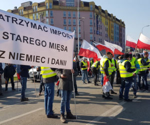 Protest rolników na Placu Zawiszy w Warszawie