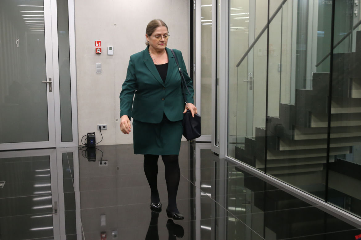 Sikorski do Pawłowicz: bujaj się, wariatko