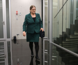 Sikorski do Pawłowicz: bujaj się, wariatko