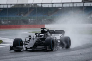 Kimi Antonelli wygrywa sprint Formuły 1 na Silverstone. Komu przypadły kolejne miejsca na podium?