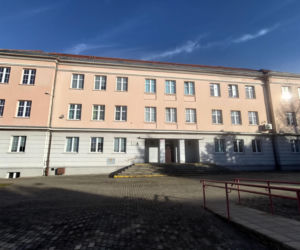 Zabójstwo 11-latki w Jeleniej Górze. Szkoła i miejsce dramatu