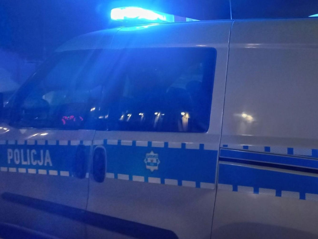 29-latka wjechała samochodem do rowu niedaleko Góry. Była pijana i wiozła pasażerów