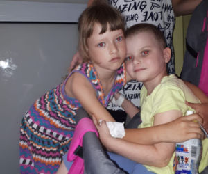 Marysię zmiażdżył krzyż. Siostra budzi ją do życia