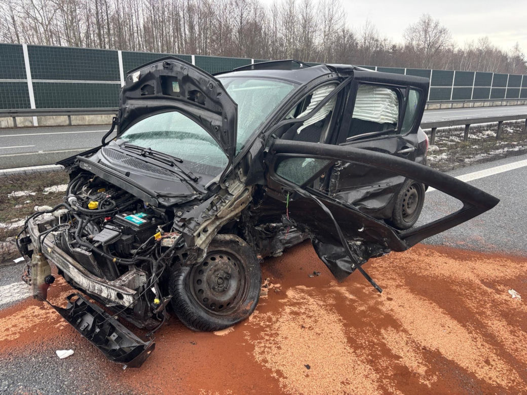 Wypadek na autostradzie A4! Kobieta straciła panowanie nad autem, dziecko trafiło do szpitala