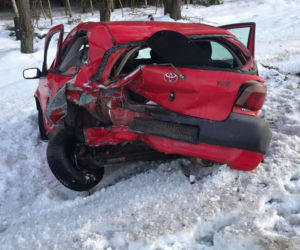 Lewonie. Volskwagen wjechał w toyotę. Dwie osoby ranne [ZDJĘCIA]