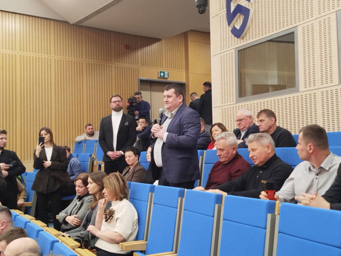 Protest rolników na spotkaniu z ministrem rolnictwa na Uniwersytecie w Siedlcach