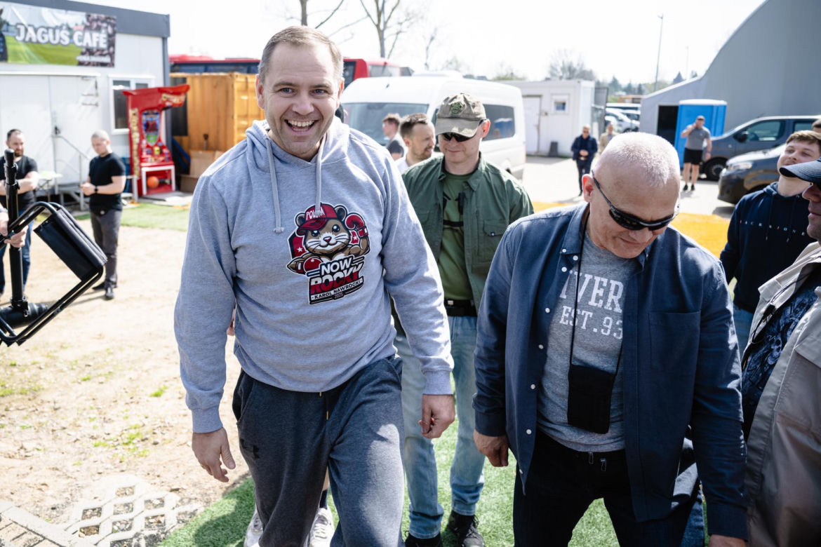 Akcja "Zagraj w piłkę z Karolem Nawrockim" 