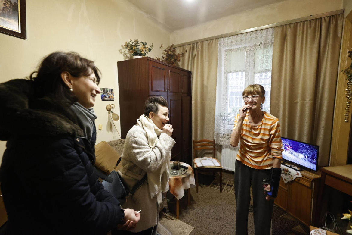 Zanieśliśmy Wigilię seniorom na Pradze. Ekipa "Super Expressu" razem ze stowarzyszeniem "Otwarte Drzwi"