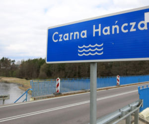 Jezioro Wigry i Czarna Hańcza zanieczyszczone. Służby szukają źródła