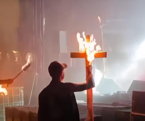 Podpalili krzyże na festiwalu w Chwałkowie