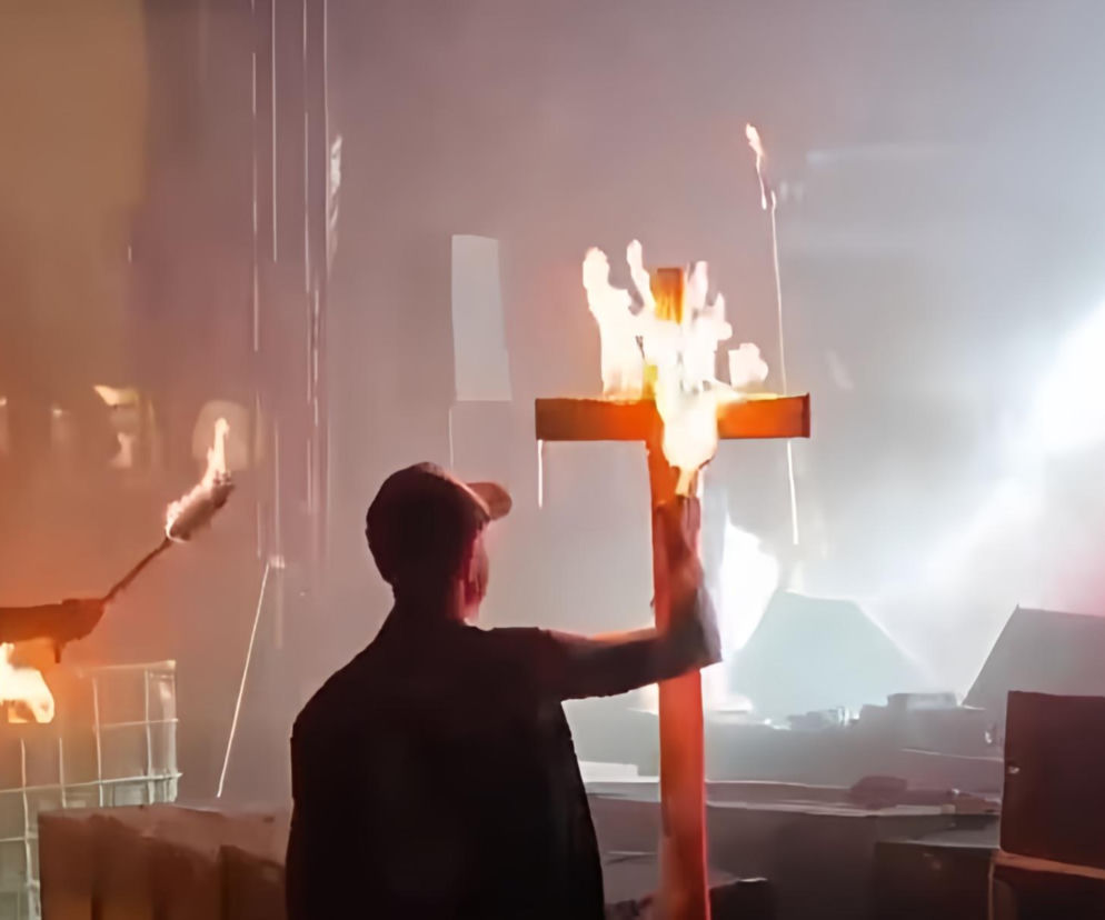 Podpalili krzyże na festiwalu w Chwałkowie