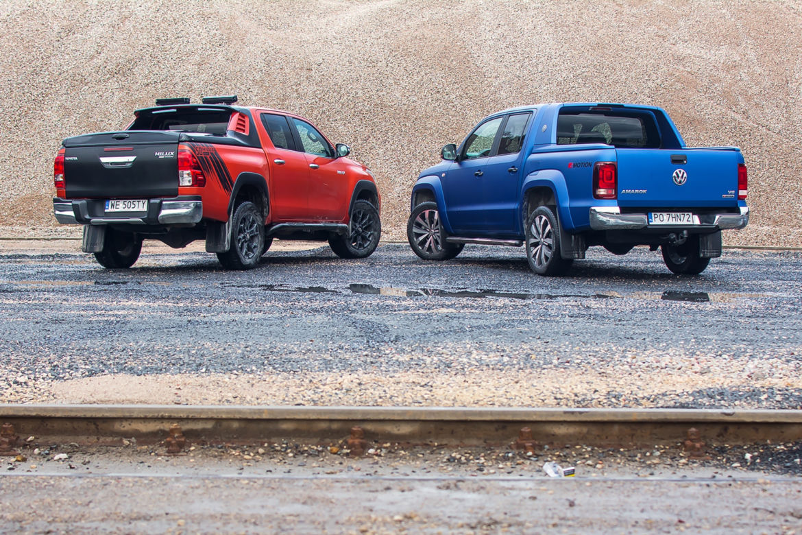 Toyota Hilux 2.4 D-4D 150 KM 4x4 AT6 Selection 50 vs. Volkswagen Amarok V6 3.0 TDI 258 KM 4Motion DSG8 Aventura