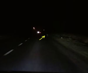 Wyminął nieoświetlonego rowerzystę. Puściły mu nerwy. Zobacz, co zrobił kierowca