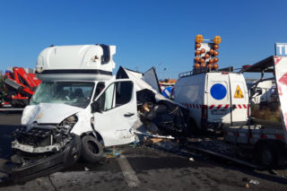 Bus wjechał w robotników na S11! Dwie osoby nie żyją [zdjęcia]