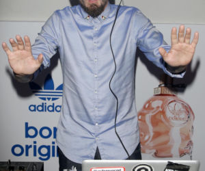 Tak na początku kariery wyglądał Piotr Kędzierski. Dziś trudno go rozpoznać na starych zdjęciach