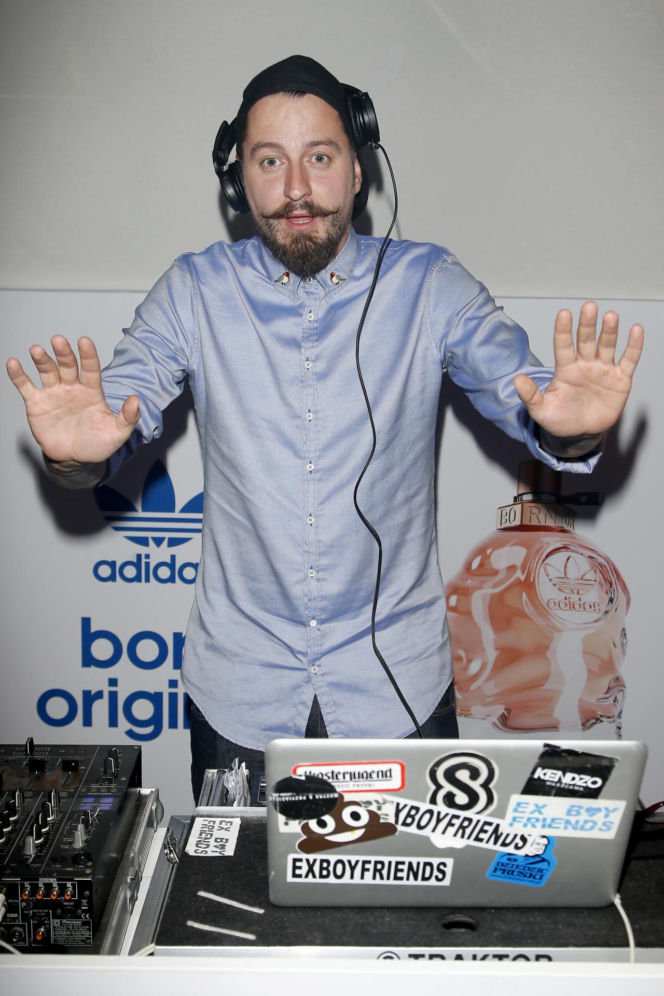 Tak na początku kariery wyglądał Piotr Kędzierski. Dziś trudno go rozpoznać na starych zdjęciach