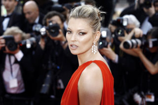 Kate Moss uciekła z wystawy o Kate Moss?! Dziwne zachowanie modelki zaskoczyło fanów